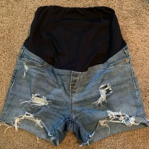 Ingred & Isabel maternity shorts